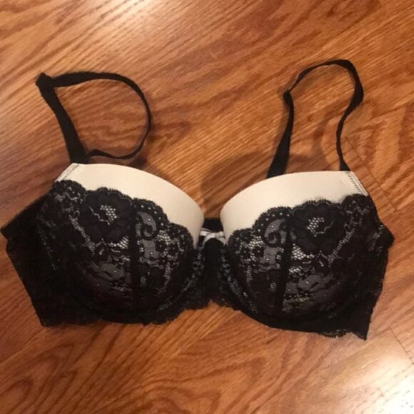 Victoria's Secret Bra Black Lace with Cream - Picture 1 of 3